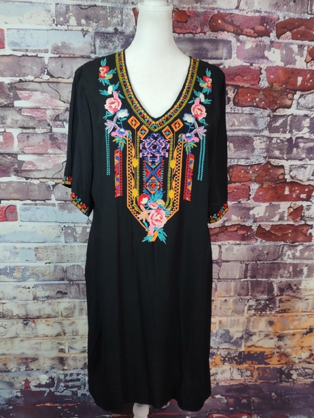 Komili Embroidered V-Neck Dress